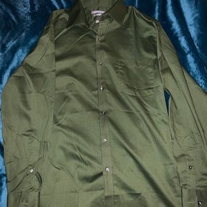 Men’s Button up shirt